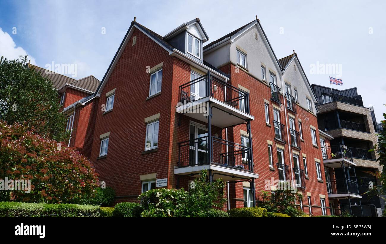 Das Fairholme Court ist eine Reihe von Pensionswohnungen in Eastleigh, Großbritannien. Es wurde von McCarthy & Stone erbaut und von FirstPort verwaltet. Stockfoto