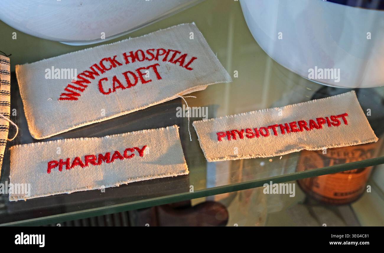 Historische psychiatrische Klinik und Personalabzeichen sowie Erinnerungsstücke der Bezirksirrenanstalt, England, UK. Stockfoto