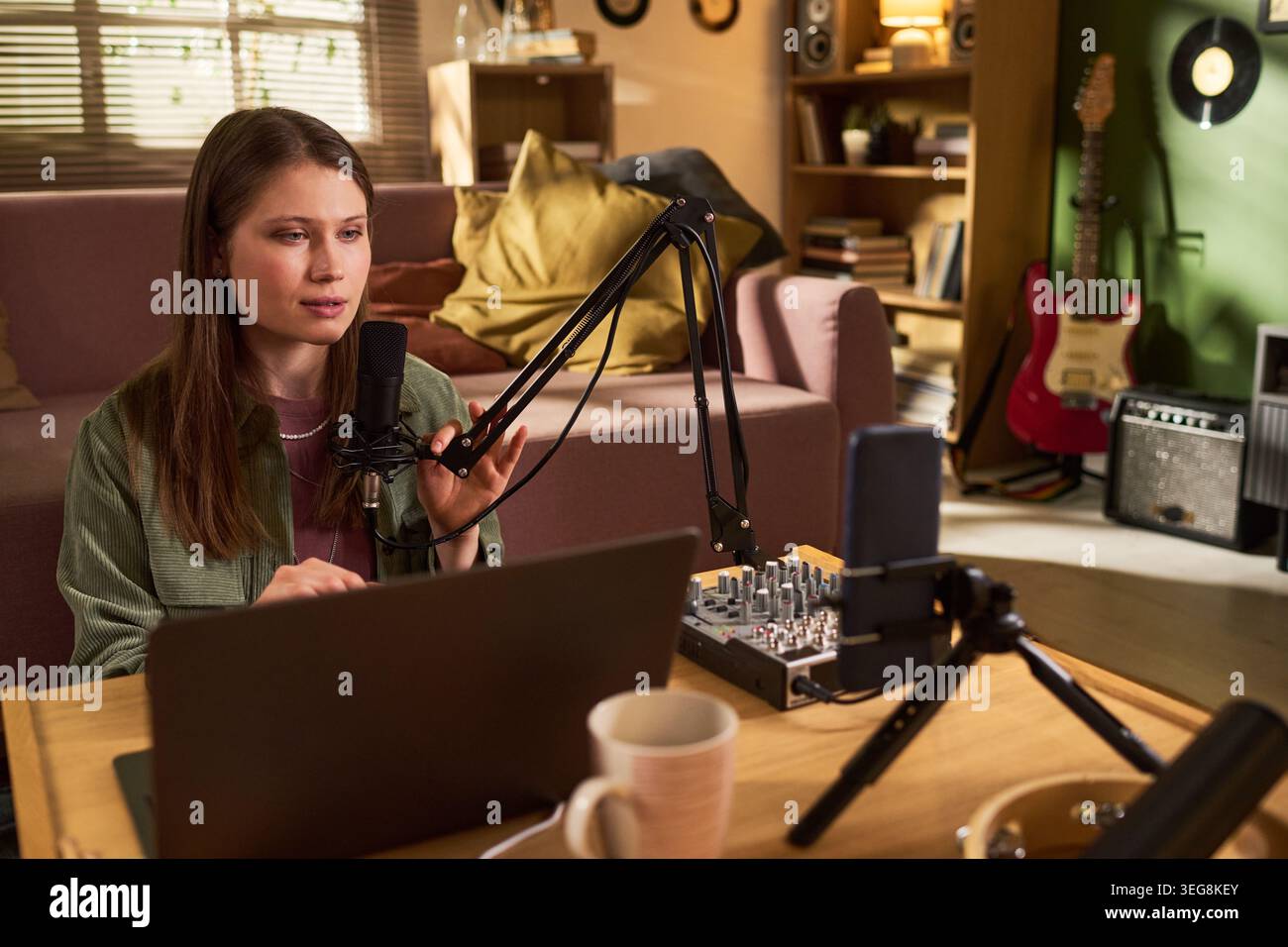 Young Woman Recording Podcast Content for Remote Media Production Stockfoto