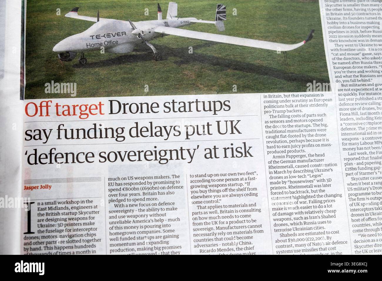 „Off target Drone Startups sagen, dass Verzögerungen bei der Finanzierung die britische Verteidigungssouveränität gefährden würden Guardian-Zeitung am 11. Mai 2026 London England Europa Stockfoto