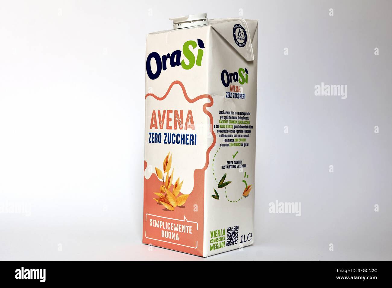 OraSì Hafergetränk mit Vitaminen und Kalzium, zuckerfreies pflanzliches Getränk Stockfoto