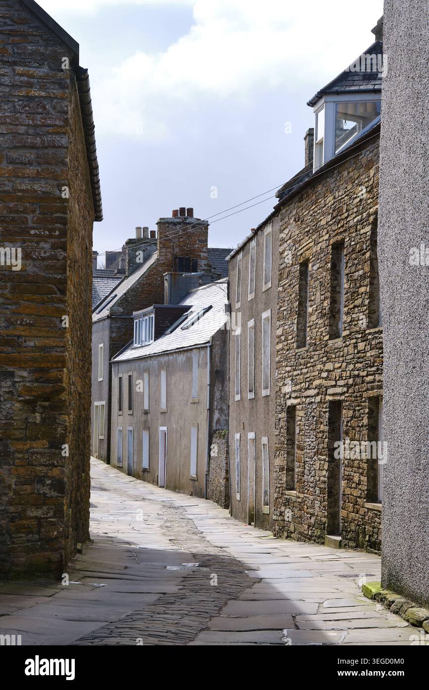 Alte enge Straße in Stromness, Orkney Stockfoto