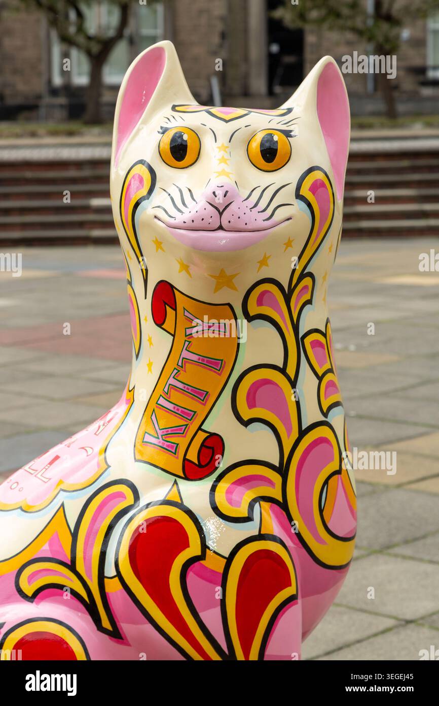 The Showcat von Lisa Graef vor dem Townhouse, Kirkcaldy, Fife, Schottland Stockfoto