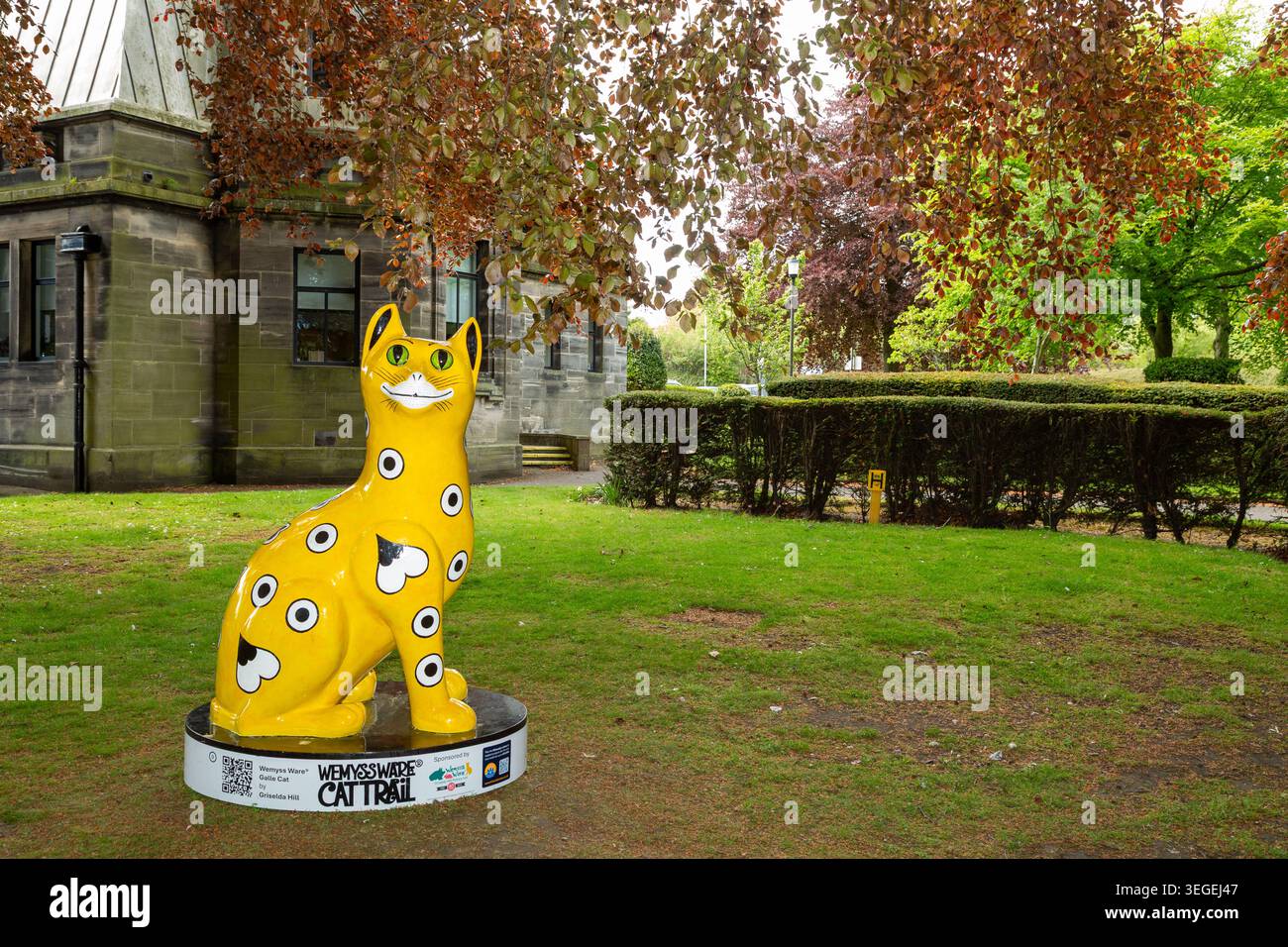 Galle Cat von der Künstlerin Griselda Hill Teil des Wemyss Ware Cat Trail in Kirkcaldy, Fife, Schottland Stockfoto