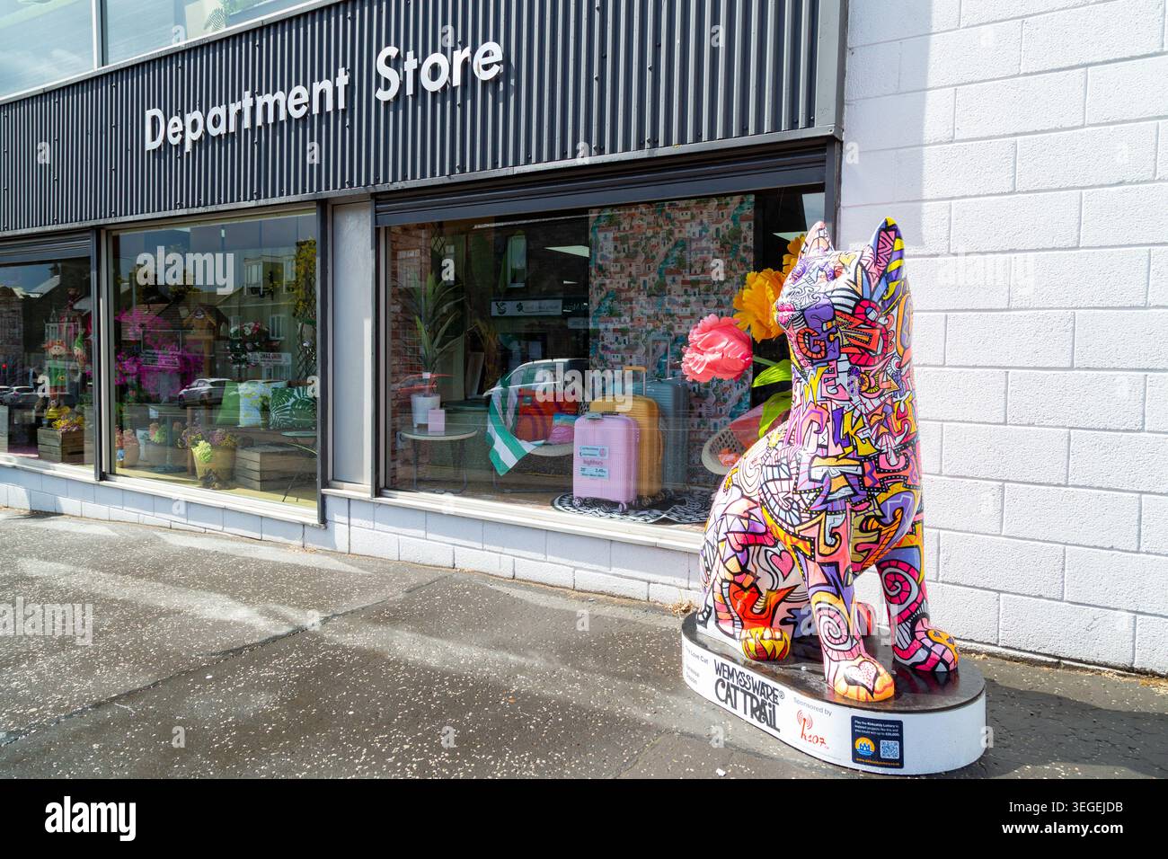 Love Cat von Vanessa Gibson Teil des Wemyss Ware Cat Trail, Kirkcaldy, Fife, Schottland Stockfoto
