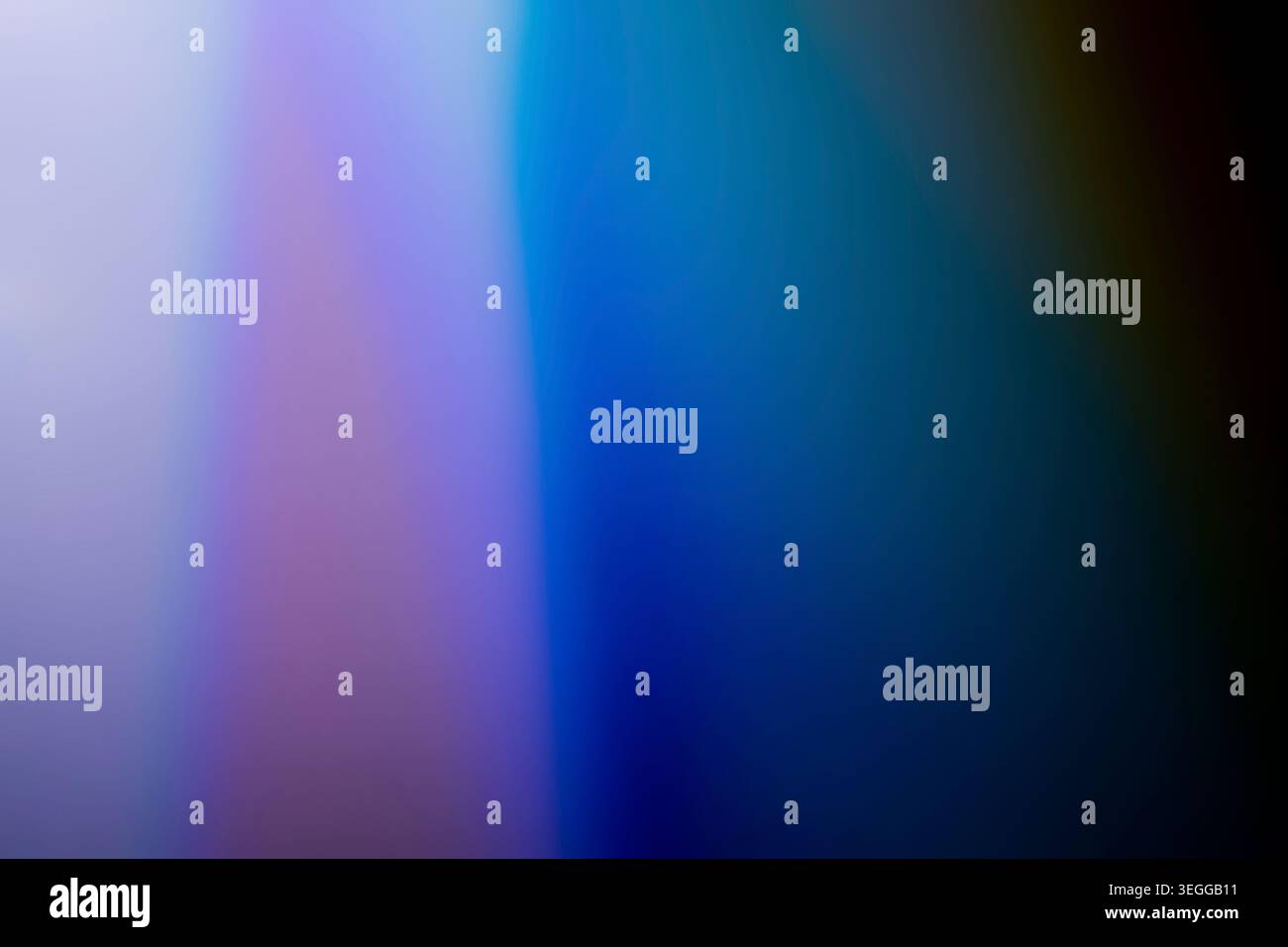 Abstrakte Überlagerung aus weichem Blau und violettem Farbverlauf für kreative Komposition Stockfoto