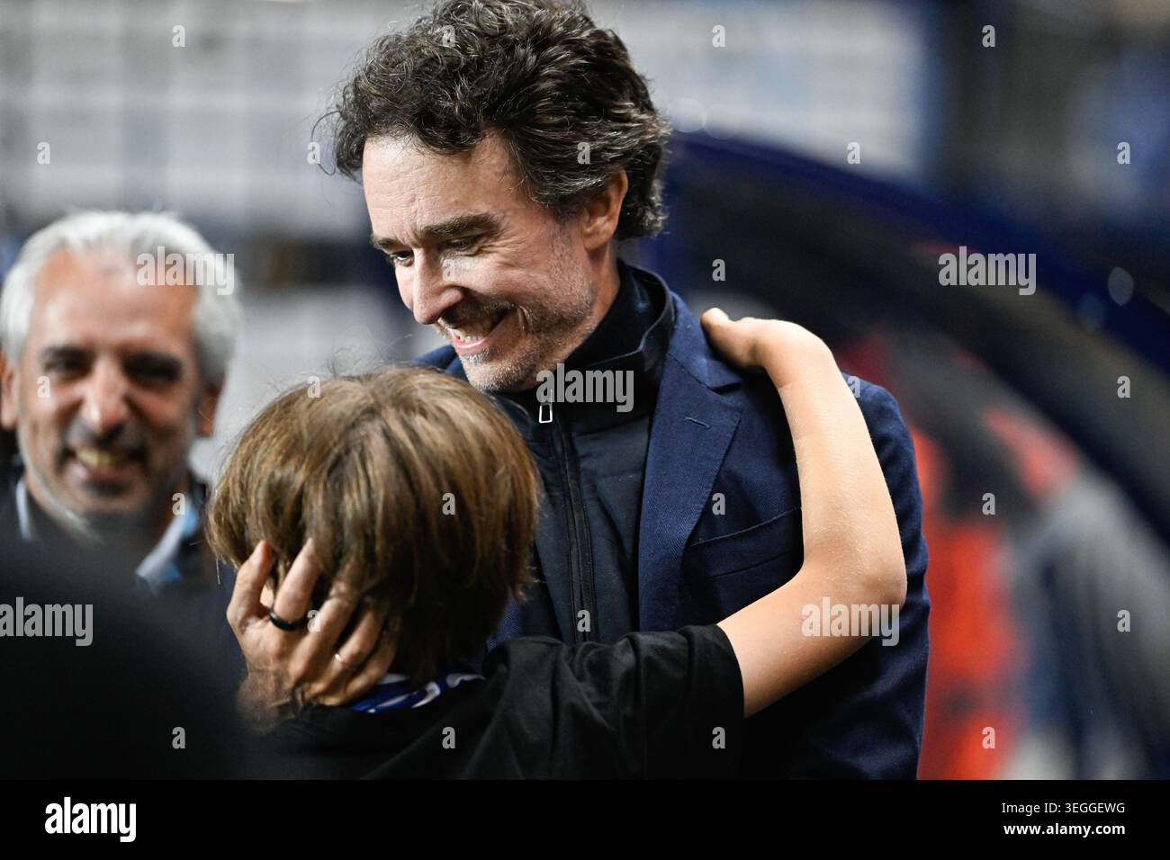 Antoine Arnault und sein Sohn Maxim während der französischen Meisterschaft Ligue 1 Fußball- oder Fußballspiel zwischen Paris Saint-Germain PSG und Paris FC am 17. Mai 2026 im Stade Jean-Bouin am 17. Mai 2026 in Paris. Stockfoto
