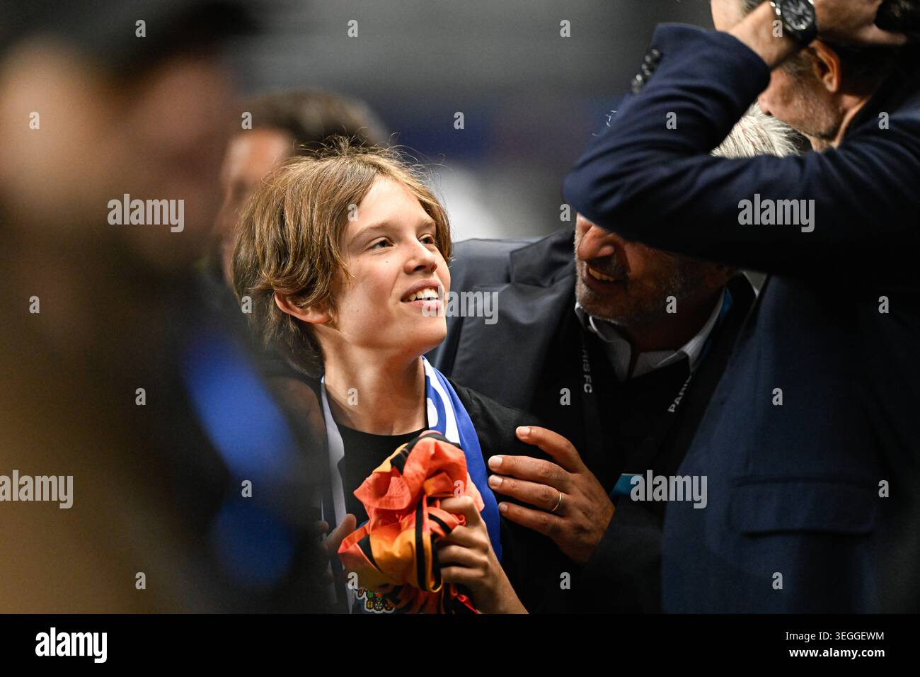 Antoine Arnault und sein Sohn Maxim während der französischen Meisterschaft Ligue 1 Fußball- oder Fußballspiel zwischen Paris Saint-Germain PSG und Paris FC am 17. Mai 2026 im Stade Jean-Bouin am 17. Mai 2026 in Paris. Stockfoto