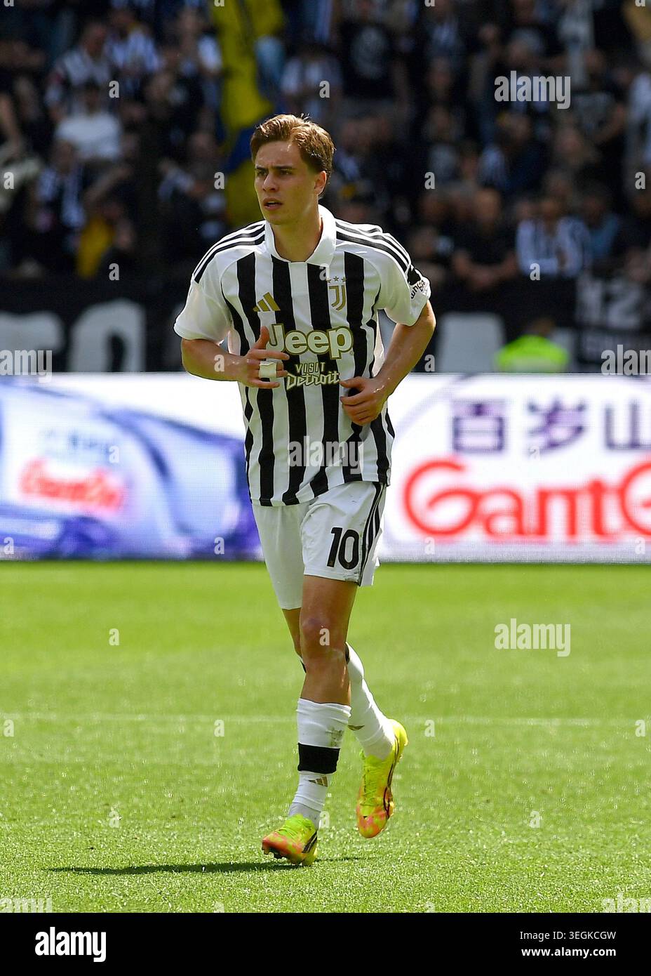IPA84900711: Kenan Yildiz von Juventus FC während des Spiels der Serie A 2025/26 zwischen Juventus FC und ACF Fiorentina im Allianz Stadium am 17. Mai 2026 in Turin, Italien - ph Giuliano Marchisciano Stockfoto