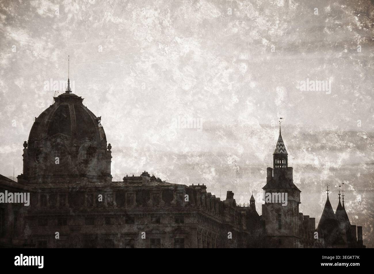 Conciergerie und Tribunal of Commerce in Paris, Silhouetten vor hellem Himmel, Retro-altes Sepia-Foto, Frankreich Stockfoto