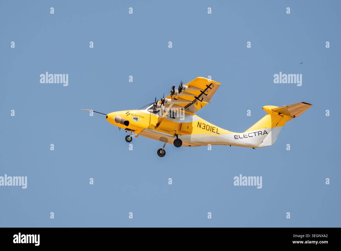 Electra.aero Hybrid-Elektro-Kurzflugzeug SC.7 Skyvan kommt am Raleigh-Durham International Airport in North Carolina an. Stockfoto