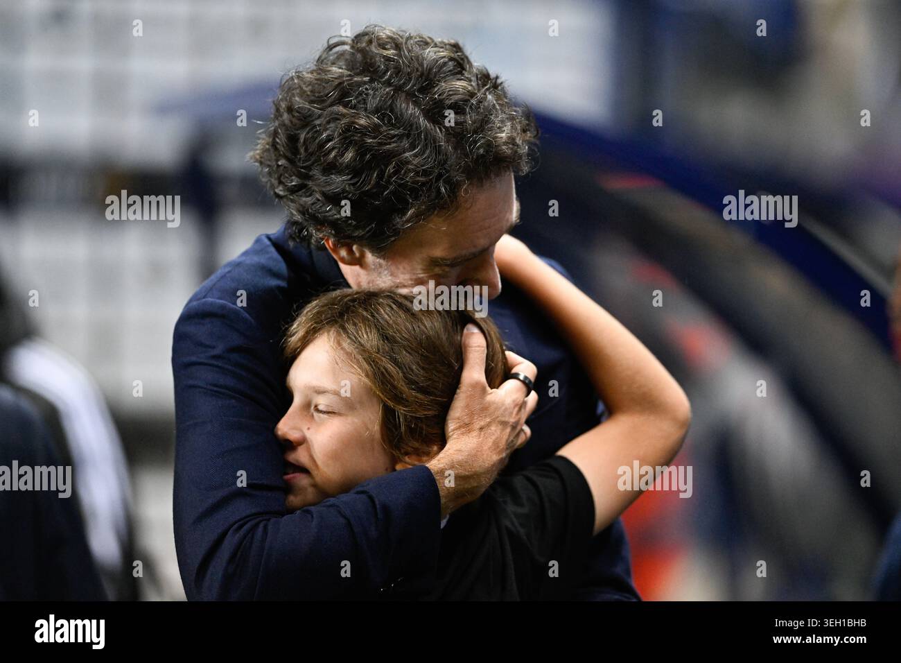 Antoine Arnault und sein Sohn Maxim während der französischen Meisterschaft Ligue 1 Fußball- oder Fußballspiel zwischen Paris Saint-Germain PSG und Paris FC am 17. Mai 2026 im Stade Jean-Bouin am 17. Mai 2026 in Paris. Foto Victor Joly / DPPI Stockfoto