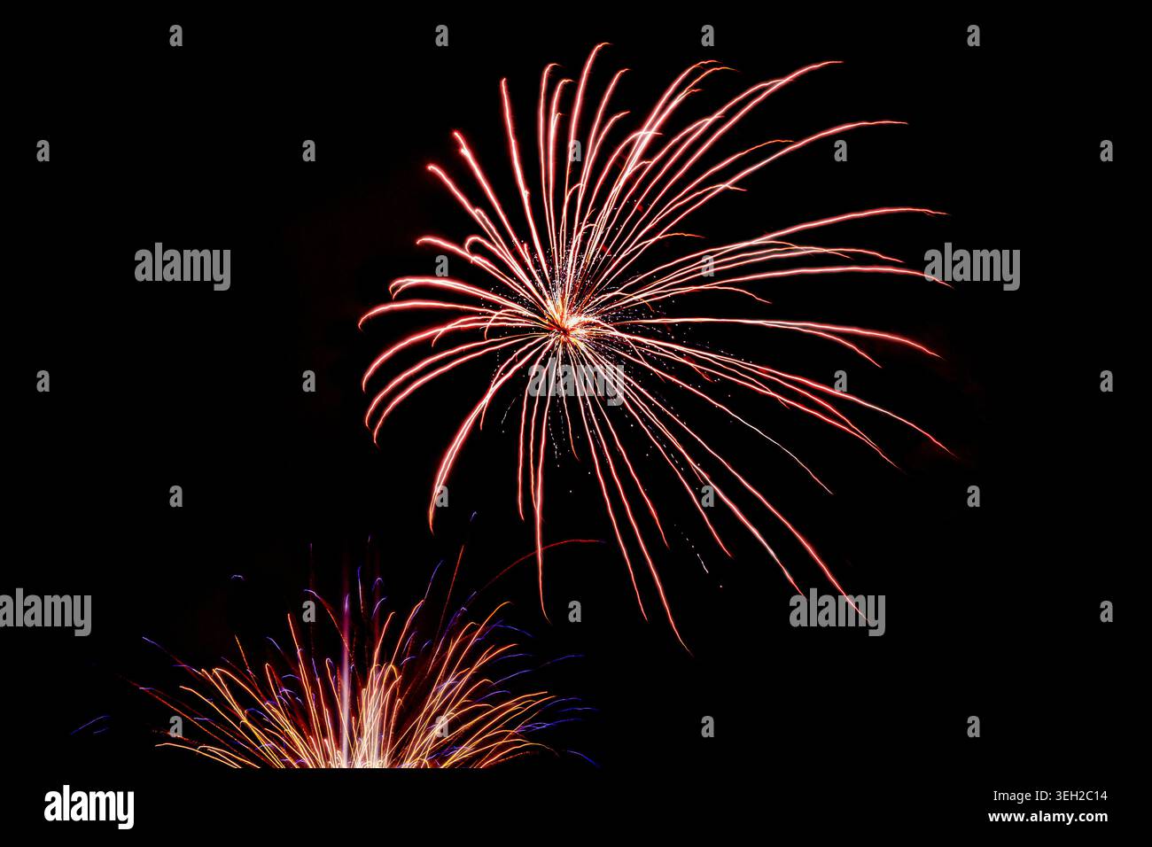 Buntes Feuerwerk zur Feier der Guy Fawkes-Nacht in London Stockfoto