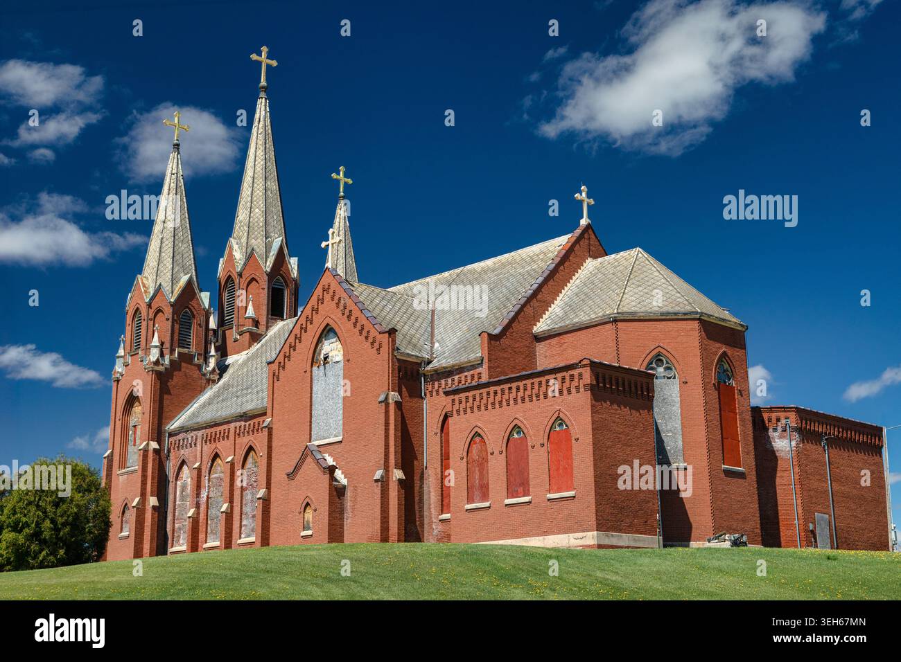Crookston, MN, 16. Mai 2026: Verlassene Kathedrale der Unbefleckten Empfängnis. Stockfoto
