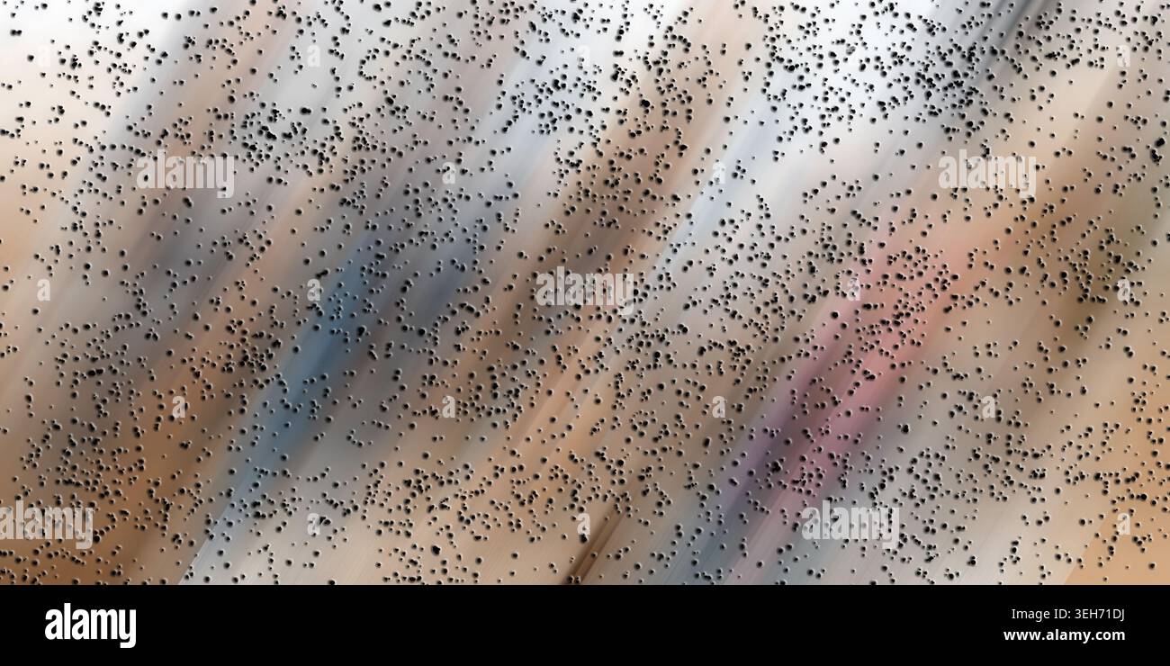 Ein heller, abstrakter Hintergrund, der aus weichen diagonalen Lichtstreifen in gedämpften Tönen besteht und mit einer feinen Textur aus verstreuten schwarzen Partikeln überlagert ist. Stockfoto