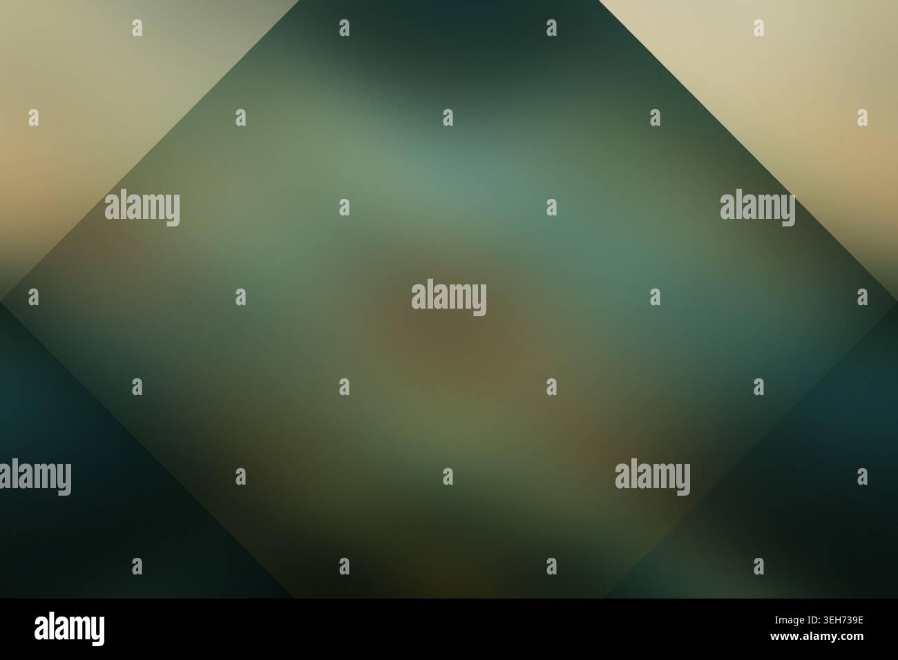 Ein minimalistischer abstrakter Hintergrund mit einem verschwommenen dunkelgrünen und beigefarbenen Farbverlauf mit geometrischem Rautenüberzug. Stockfoto