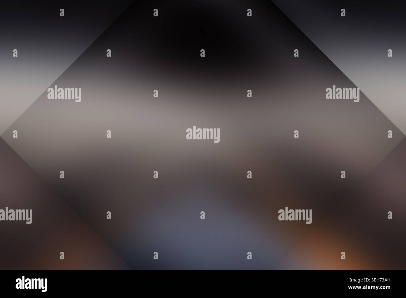 Ein glatter, unscharfer abstrakter Hintergrund mit einem dunklen, stimmungsvollen Verlauf und einer zentralen, diamantförmigen geometrischen Überlagerung, die einen modernen Tiefeneffekt erzeugt Stockfoto
