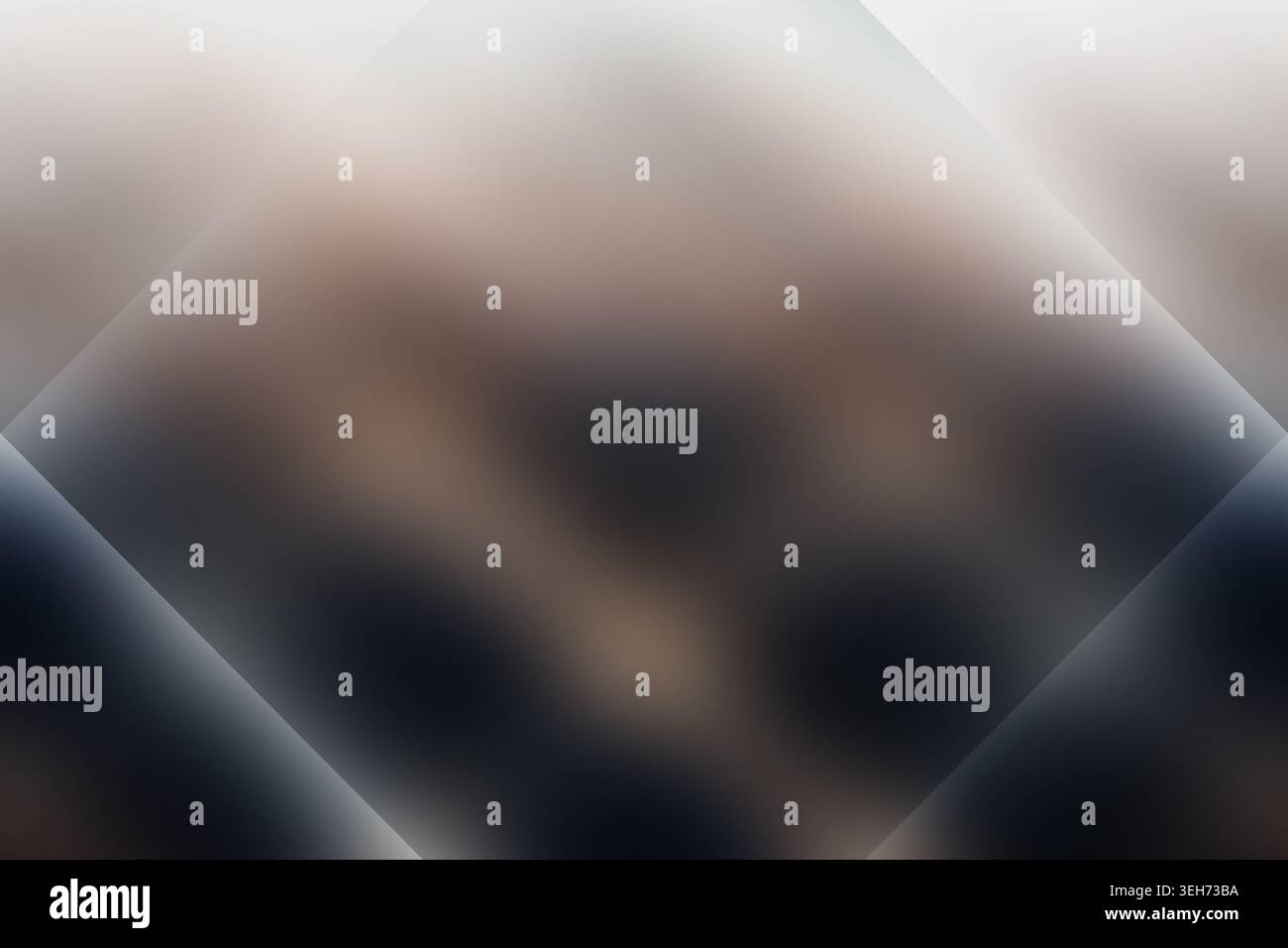 Ein raffinierter abstrakter Hintergrund mit einer diamantförmigen geometrischen Überlagerung, die weiche Übergänge zwischen dunklen Blau-, Grau- und Schwarztönen ermöglicht. Stockfoto
