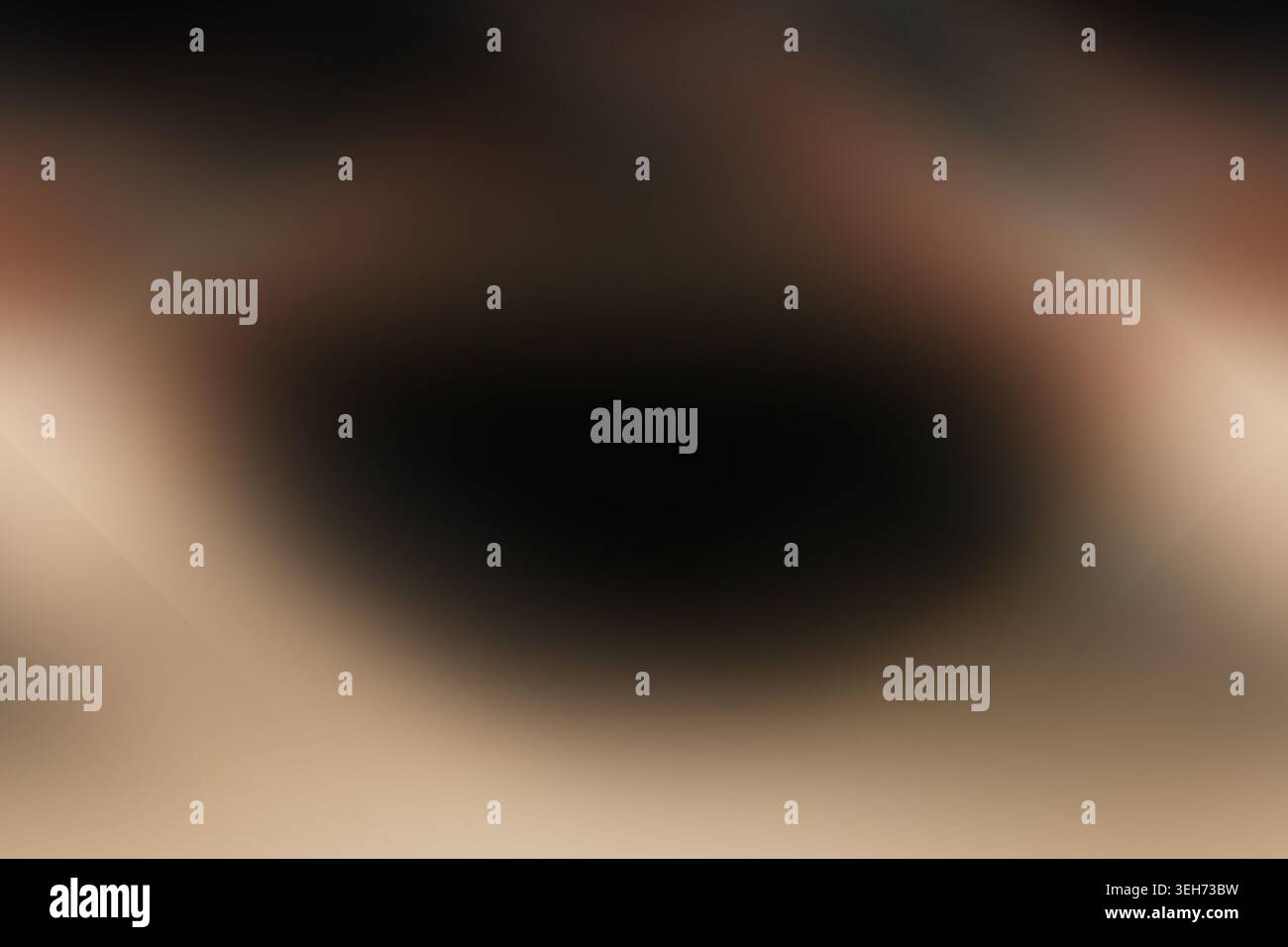 Ein dunkler, stimmungsvoller abstrakter Hintergrund mit weichen, unscharfen Übergängen zwischen tiefen Braun- und Schwarztönen, die einen subtilen Vignetteneffekt erzeugen. Stockfoto