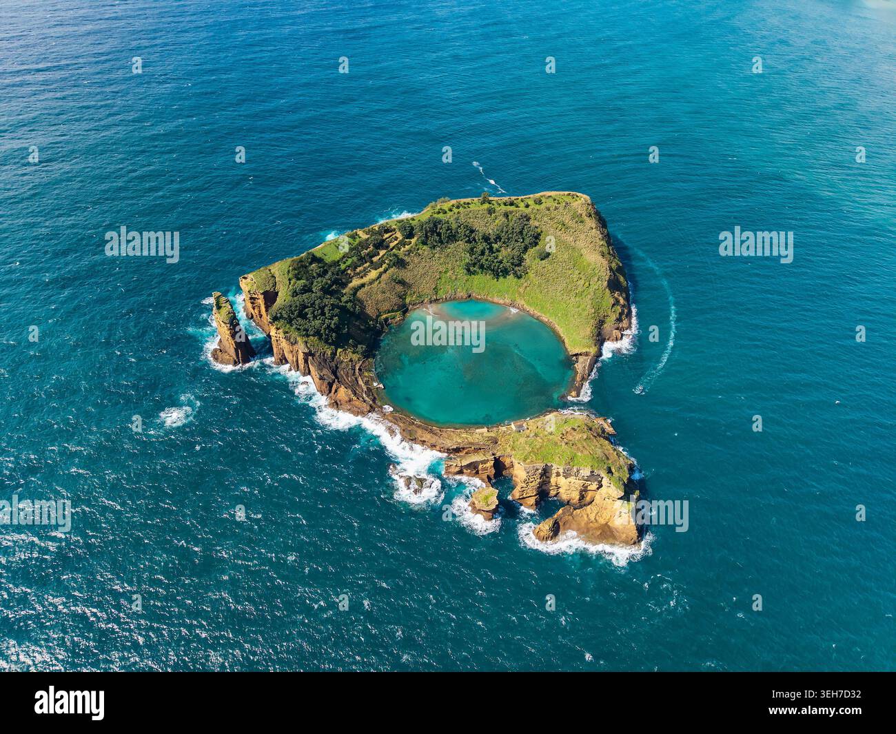 Luftaufnahme der Insel Vila Franca do Campo auf der Insel Sao Miguel, Azoren, Portugal Stockfoto