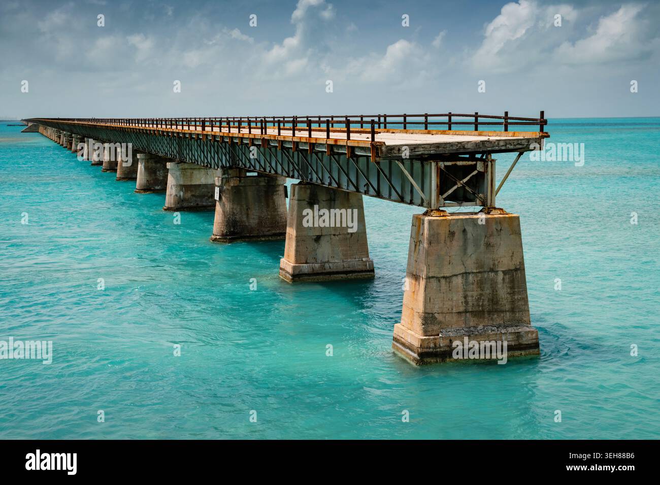 Verlassene Brücke in den florida Keys Stockfoto
