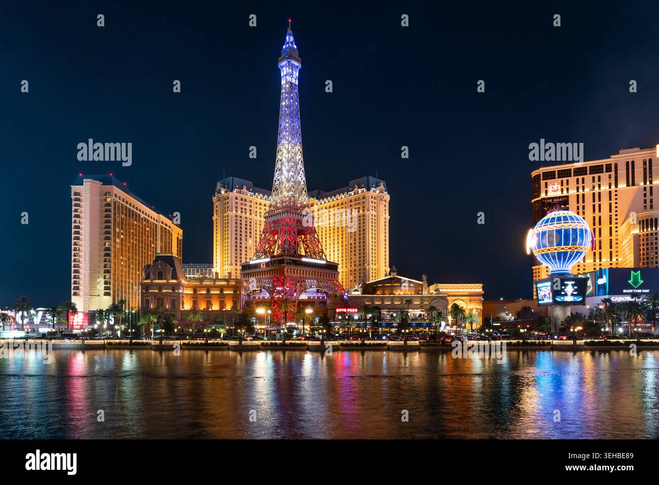Las Vegas Hotels bei Nacht beleuchtet, Nevada, USA Stockfoto