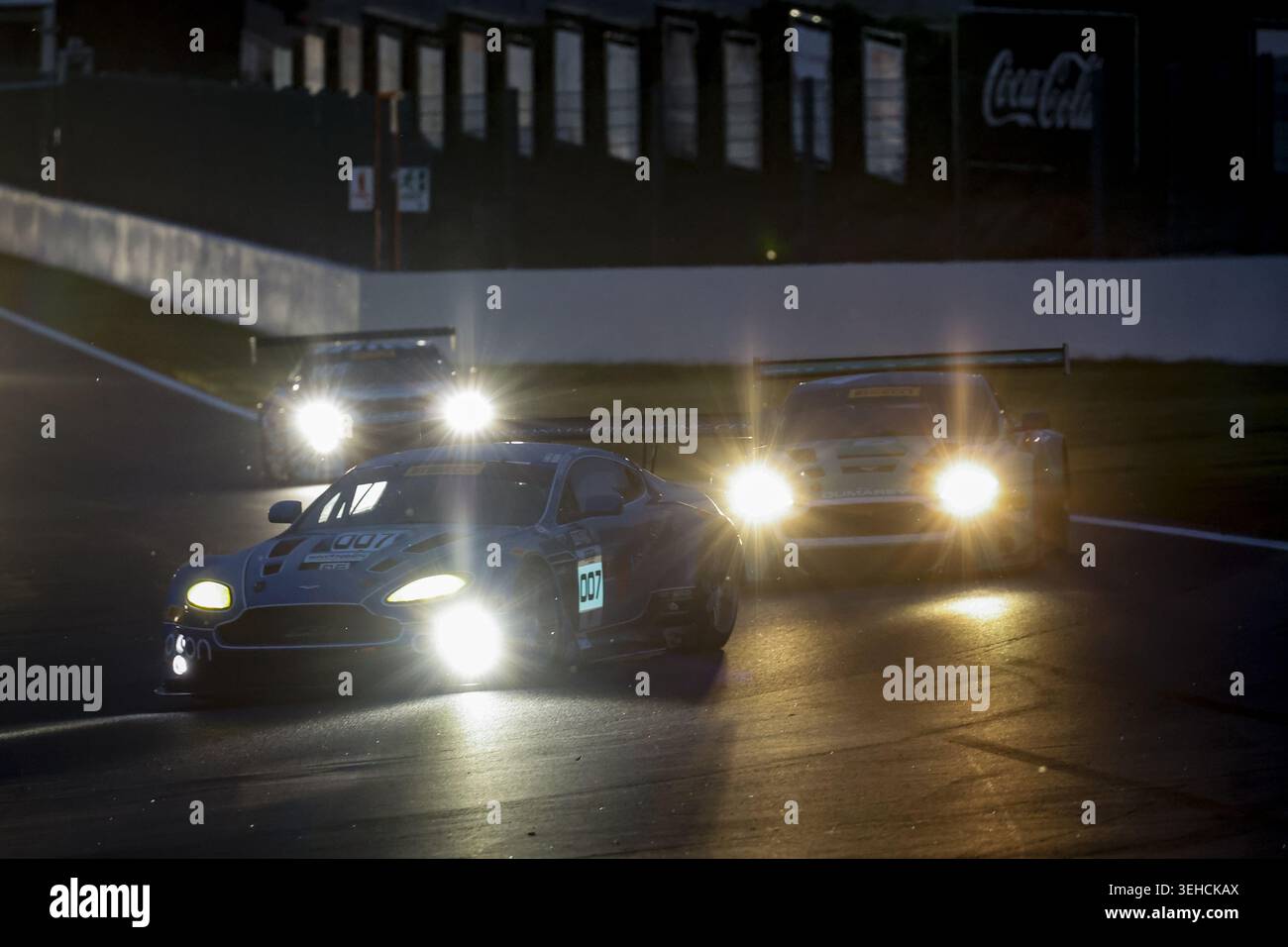 IPA85030672 - 07 MITCHELL Jonathan (gbr), Aston Martin V12 Vantage GT3 2012, GT3-GEN2, GT3 Revival, Action mit 04 DUMAREY Guido (bel), Aston Martin V12 Vantage 2012, GT3-GEN2, GT3 Revival während der Spa-Classic 2026, 2. Runde der Le Mans Classic Serie 2026, vom 22. Bis 24. Mai in Circuit de Spa-Francorchamps, Belgien Stockfoto