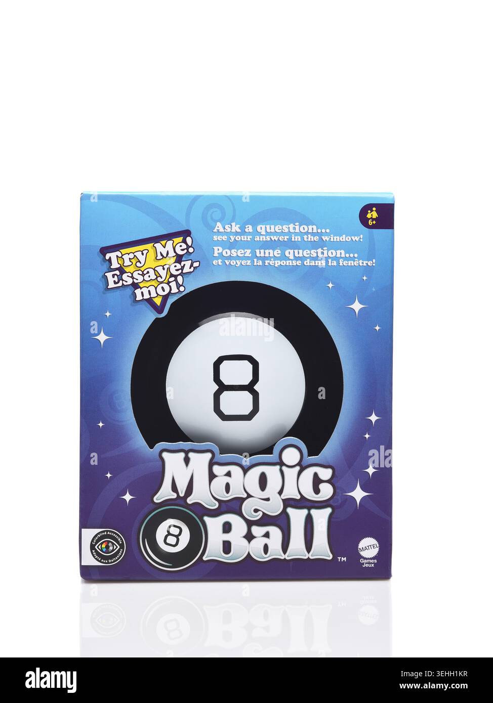 IRVINE, KALIFORNIEN - 22. MAI 2026: Das Magic 8 Ball Spielzeug ist eine Plastikkugel, die wie eine übergroße Acht Kugel aussieht und für Glückstellin verwendet wird Stockfoto