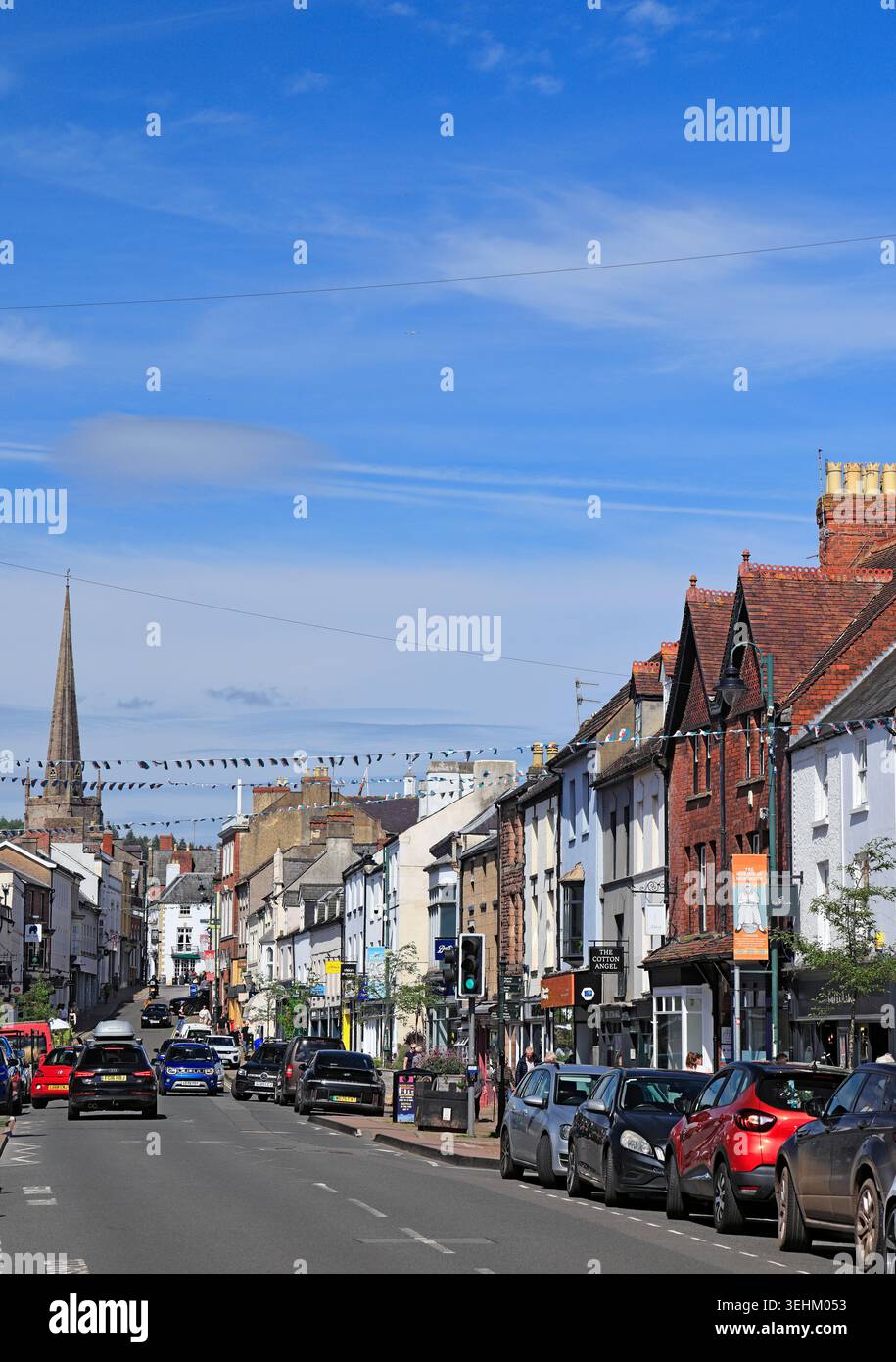 Blick auf die Monnow Street, Monmouth, Monmouthshire, South Wales. Stockfoto