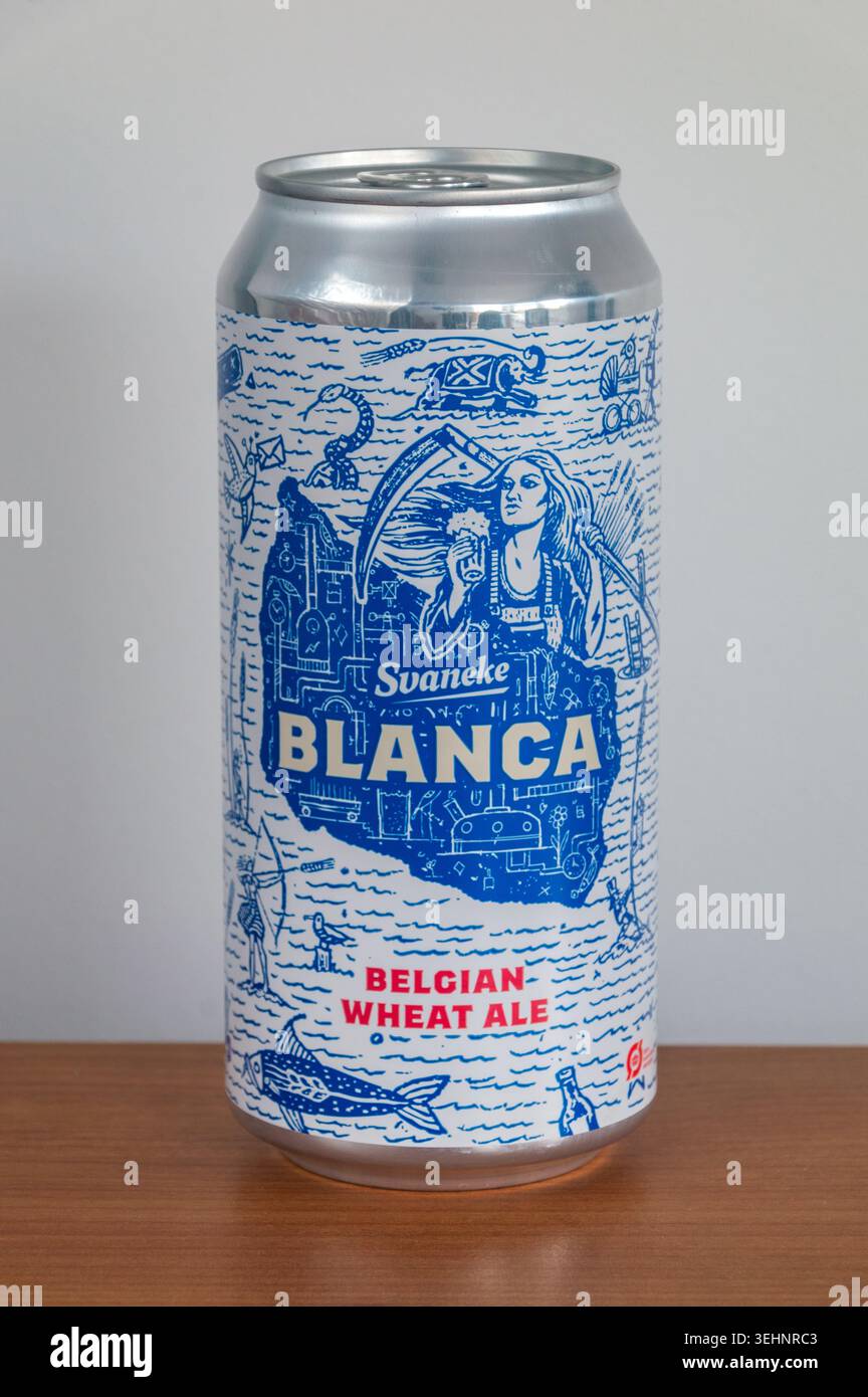 Pruszcz Gdanski, Polen - 7. Dezember 2025: Dose von Svaneke Blance belgisches Weizenbier. Stockfoto