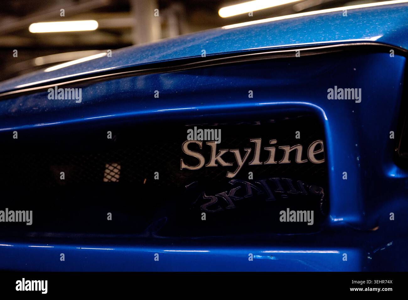 Nissan Skyline GT-R R34 auf der APIT Autobacs Shinonome in Tokio, Japan. Stockfoto
