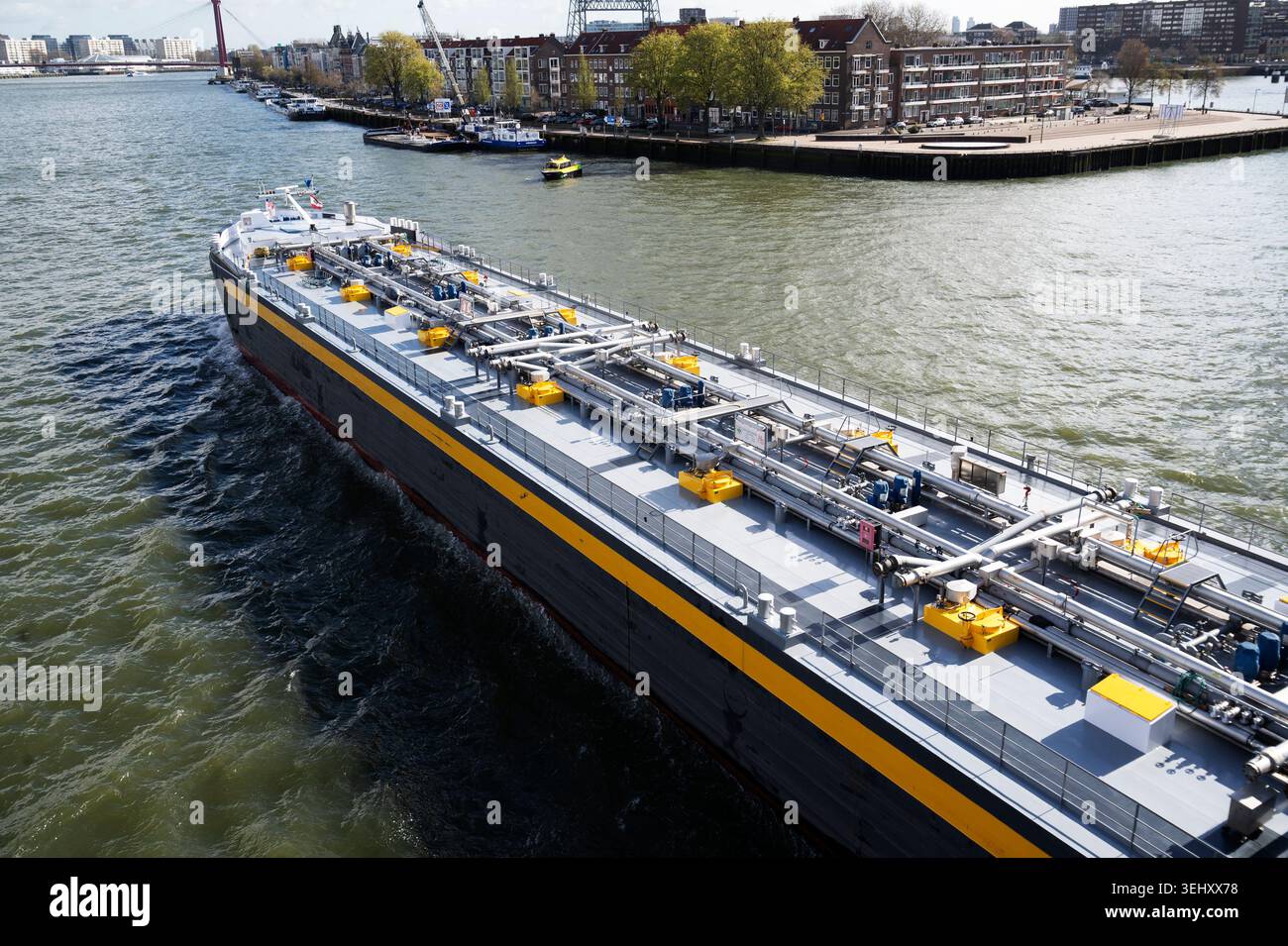 Niederlande. Holland. Rotterdam . Leopoldstadt; Tankwagen für Binnenmotoren, zur Beförderung von flüssiger Ladung (Typ C) Stockfoto