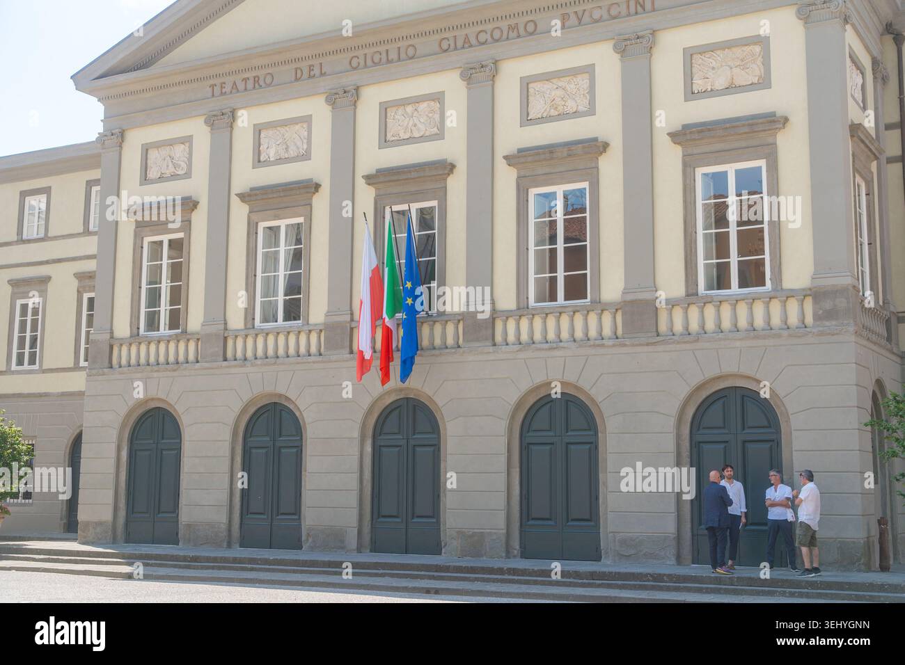 Luca, Italien, 07.05.25, städtische Außendetails in der europäischen Stadtumgebung. Szene unterstützt Tourismusvisualisierungen und Lifestyle-Kommunikation Stockfoto