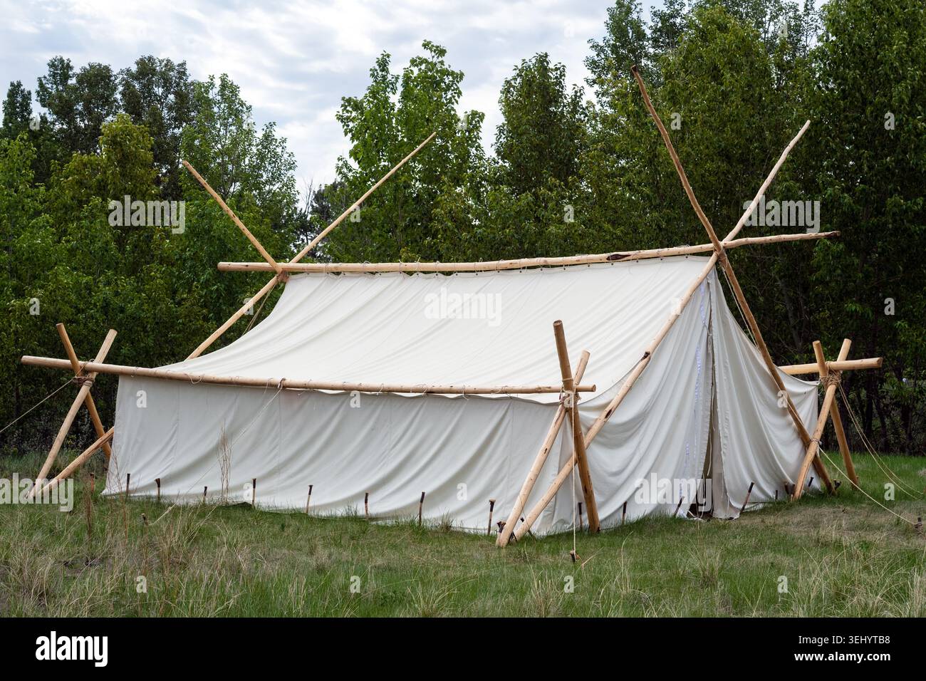 Das Métis Trapper's Tent hat sich von einem Überlebenswerkzeug zu einem aktiven Bildungs- und Tourismuszentrum entwickelt. Calgary, Alberta Stockfoto