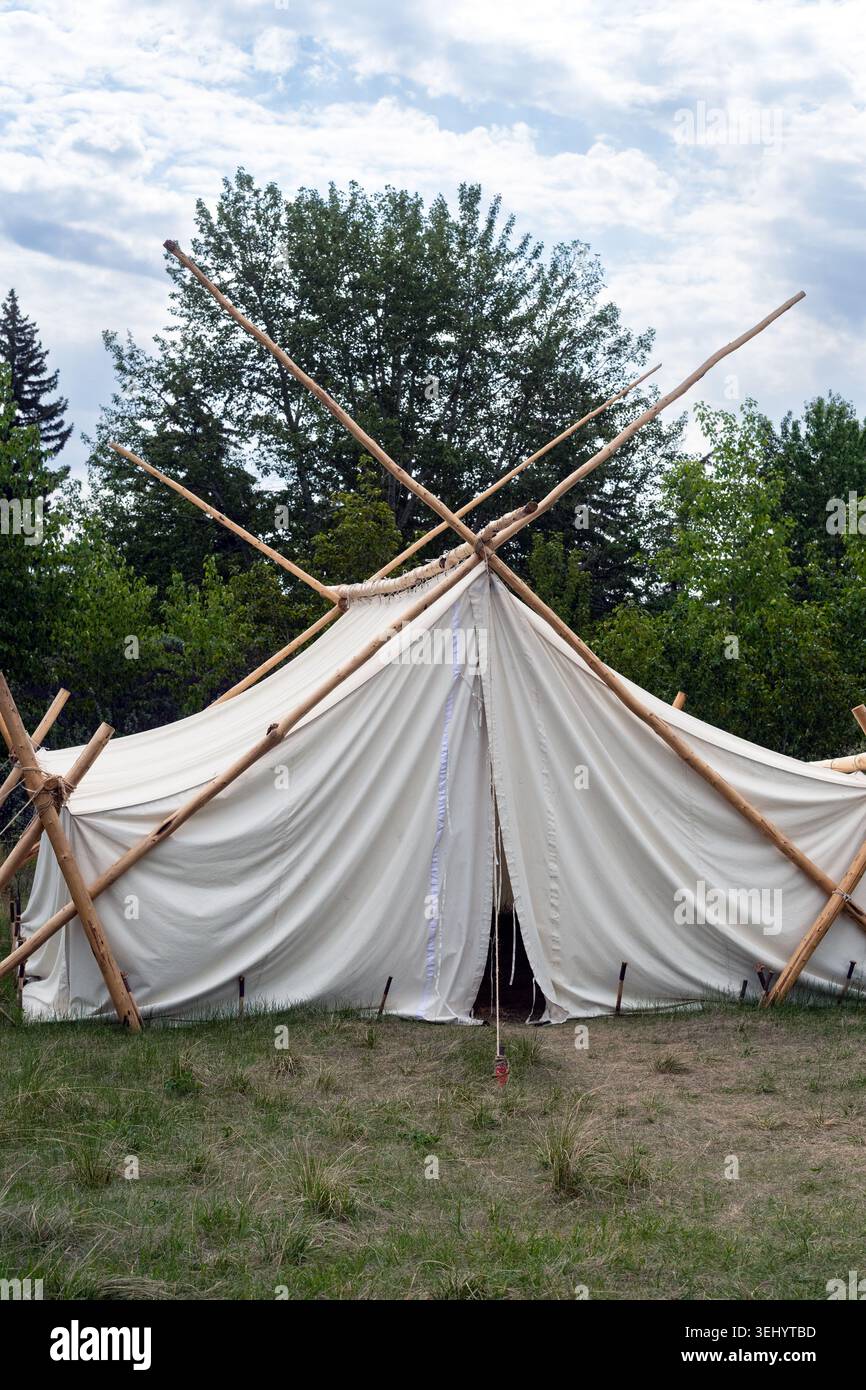 Das Métis Trapper's Tent hat sich von einem Überlebenswerkzeug zu einem aktiven Bildungs- und Tourismuszentrum entwickelt. Calgary, Alberta Stockfoto