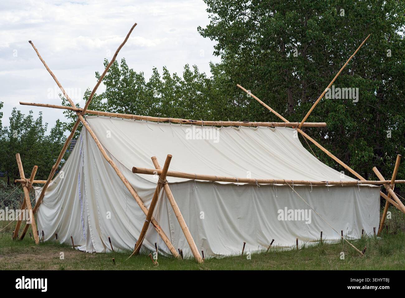 Das Métis Trapper's Tent hat sich von einem Überlebenswerkzeug zu einem aktiven Bildungs- und Tourismuszentrum entwickelt. Calgary, Alberta Stockfoto