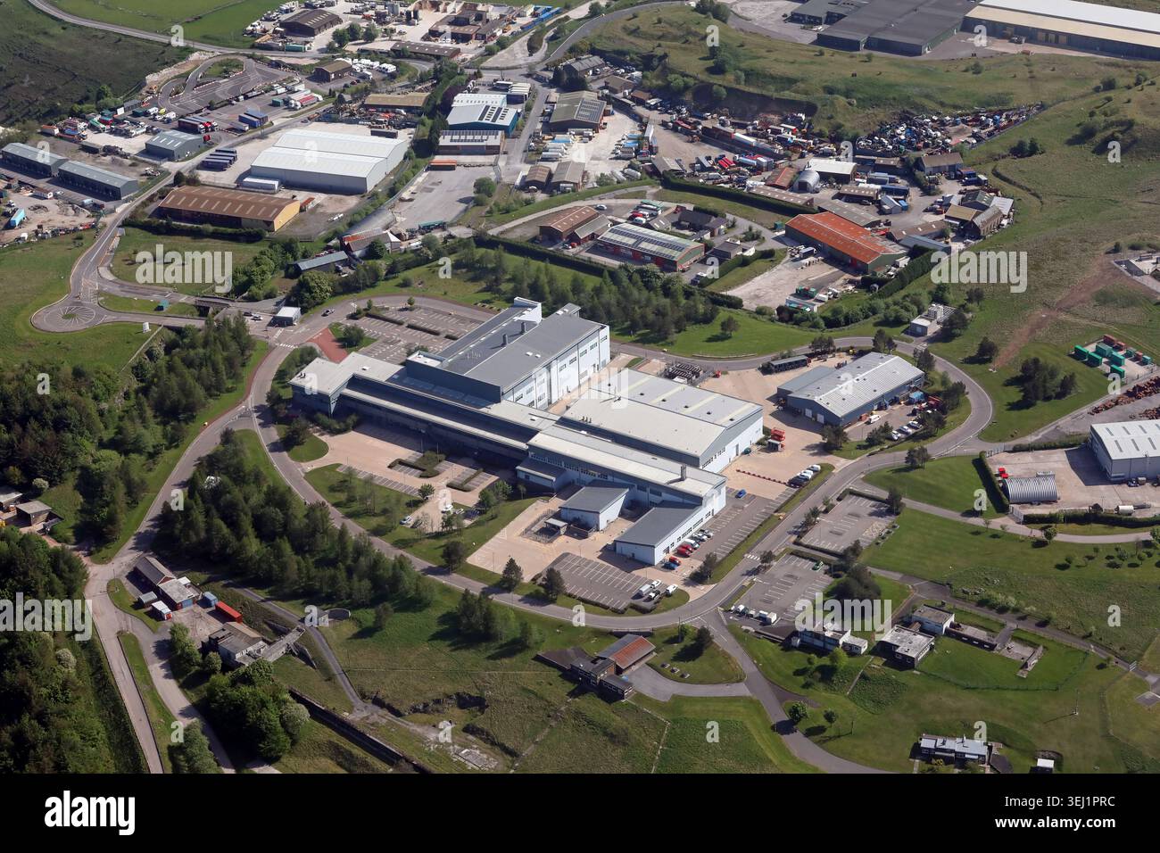 Aus der Vogelperspektive des HSE Science and Research Centre Labors (im Vorfeld) und des Harpur Hill Business Park Stockfoto