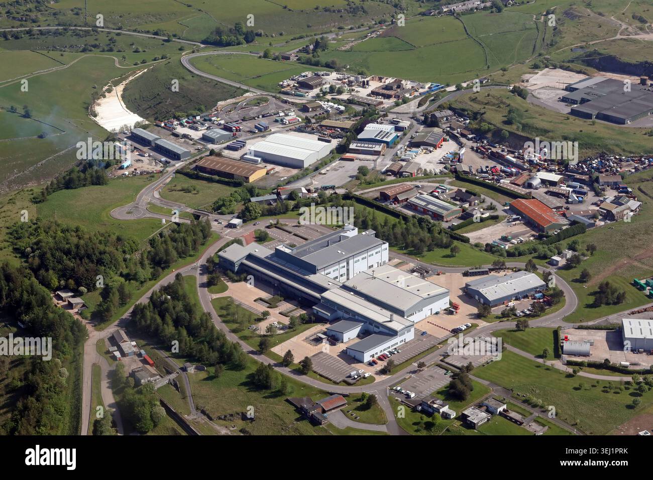 Aus der Vogelperspektive des HSE Science and Research Centre Labors (im Vorfeld) und des Harpur Hill Business Park Stockfoto