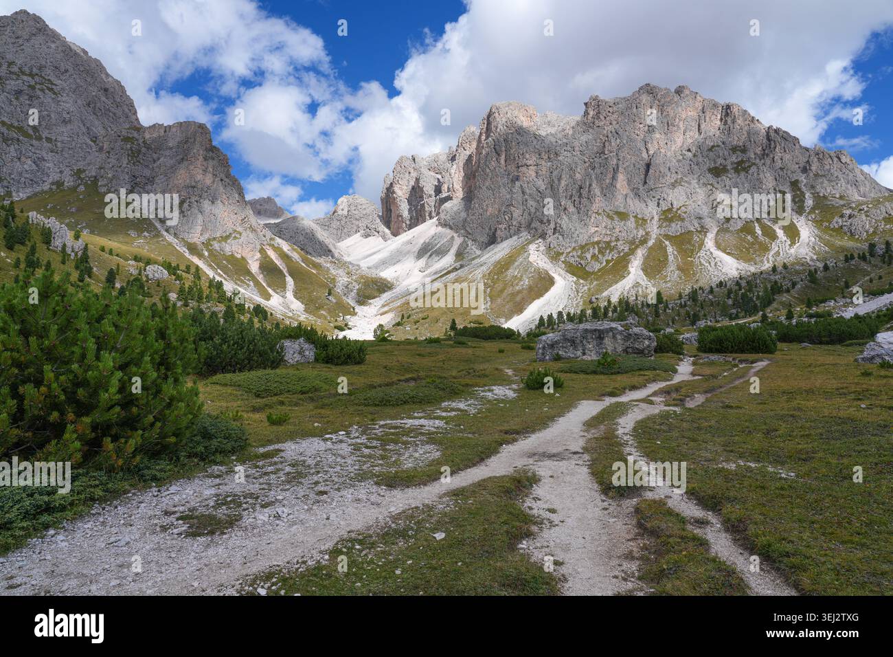 Wanderwege zum Puez-Geisler-Gebirge in den Dolomiten, Südtirol, Italien Stockfoto
