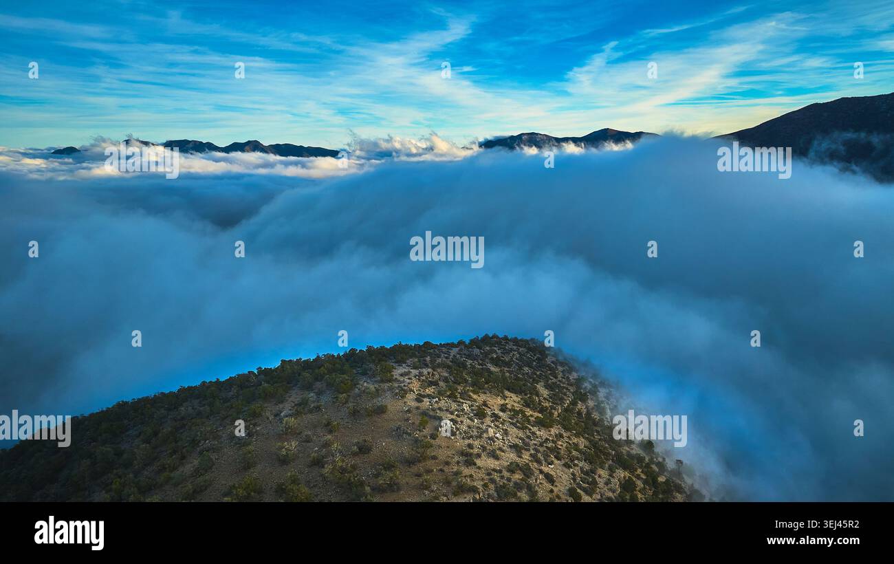 Aerial Mt. Charleston Cloud Inversion und Mountain Landscape Nevada Stockfoto