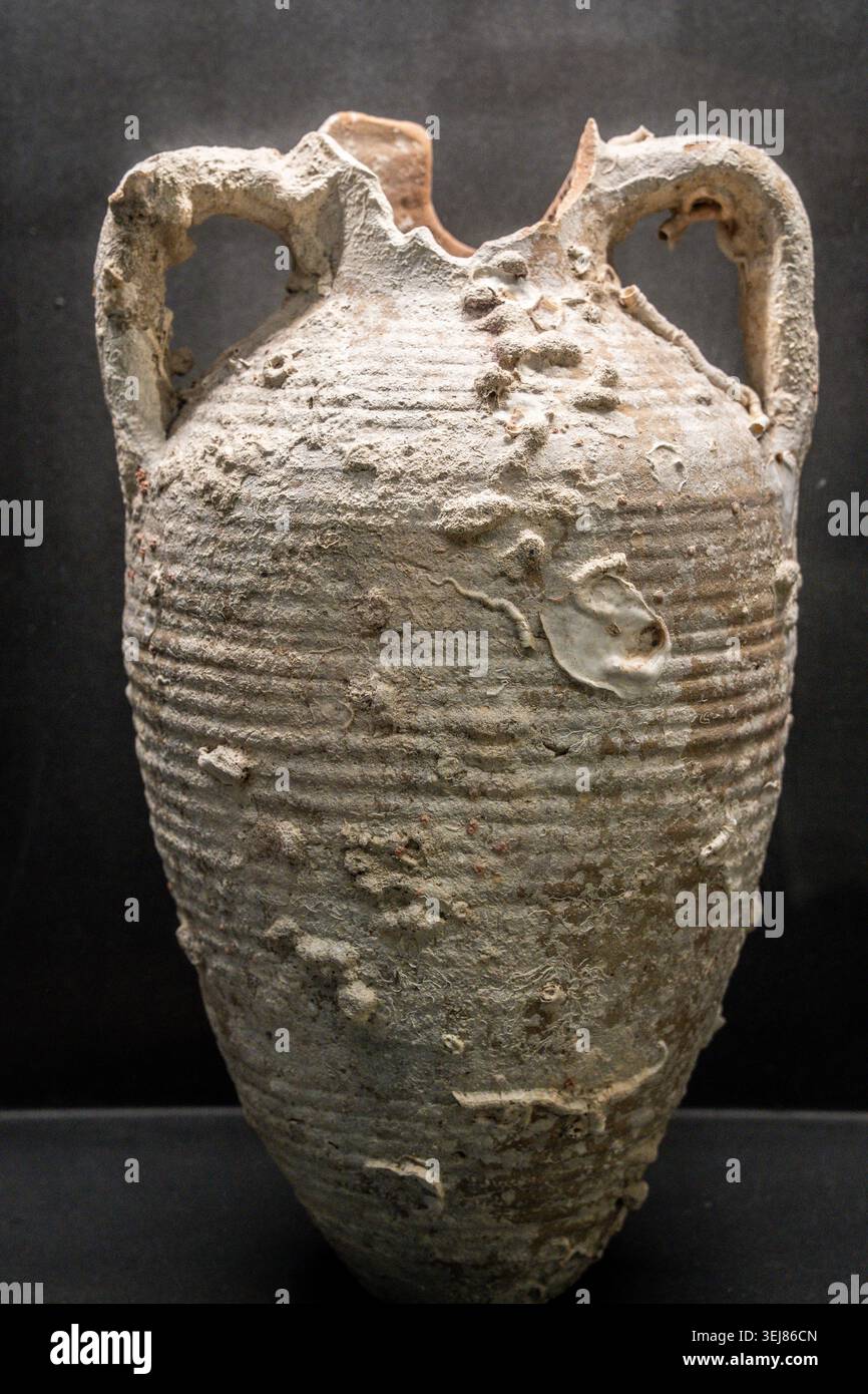 Achromatische Transporamphoren mit „Kanülen“, arabisch-normannische Zeit, Museum des tanzenden Satyr, Mazara del Vallo, Trapani, Sizilien, Italien Stockfoto