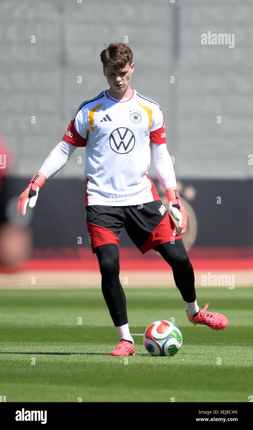 Jonas Urbig Set for Germany Debut Ahead of Serbia Match