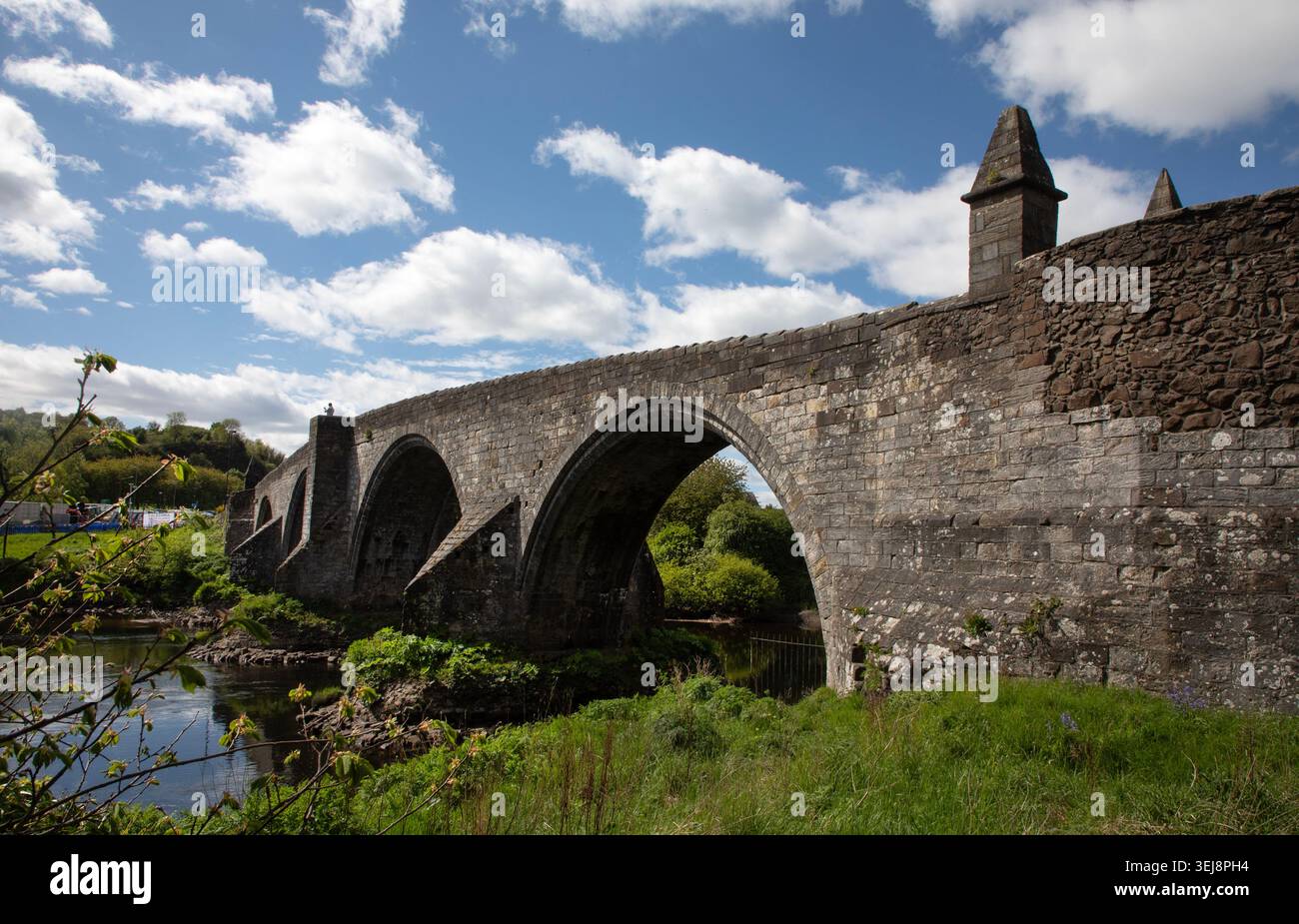 Berühmte alte mittelalterliche Brücke in Stirling, Tor zu Highlands, Schottland Stockfoto