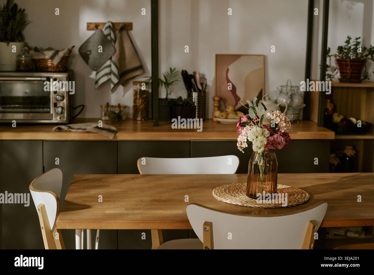 Moderne Küche Essbereich für Home Interior Marketing Stockfoto