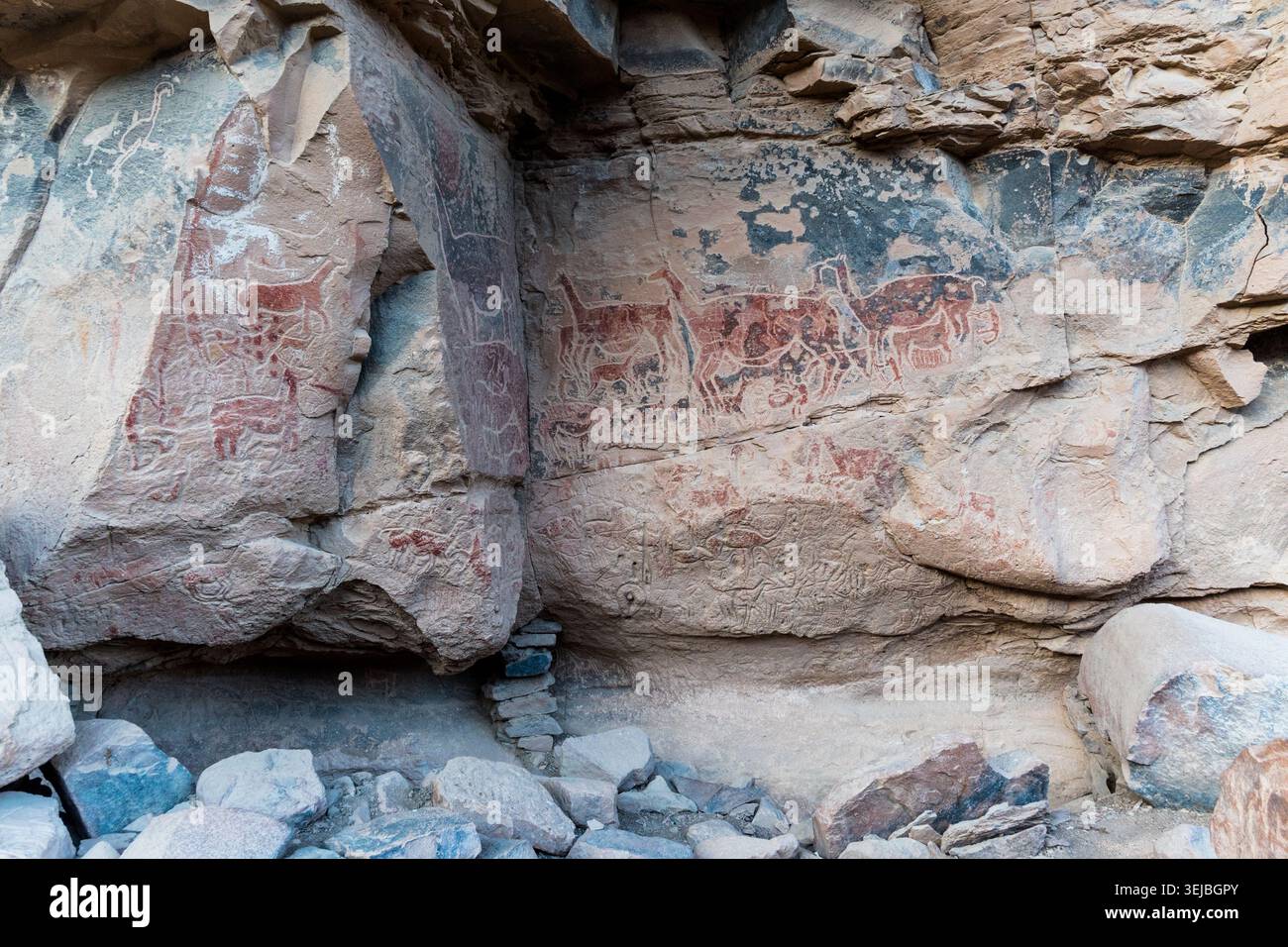 Das spektakuläre 2.500 Jahre alte Taira-Felsmalerei im chilenischen Alto Loa-Tal. Stockfoto