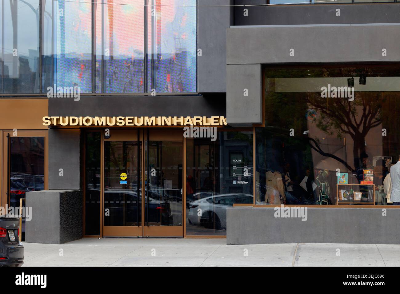 Studio Museum of Harlem, 144 W 125th St, New York, New York, NYC Ladenfront eines afroamerikanischen Kunstmuseums. Stockfoto