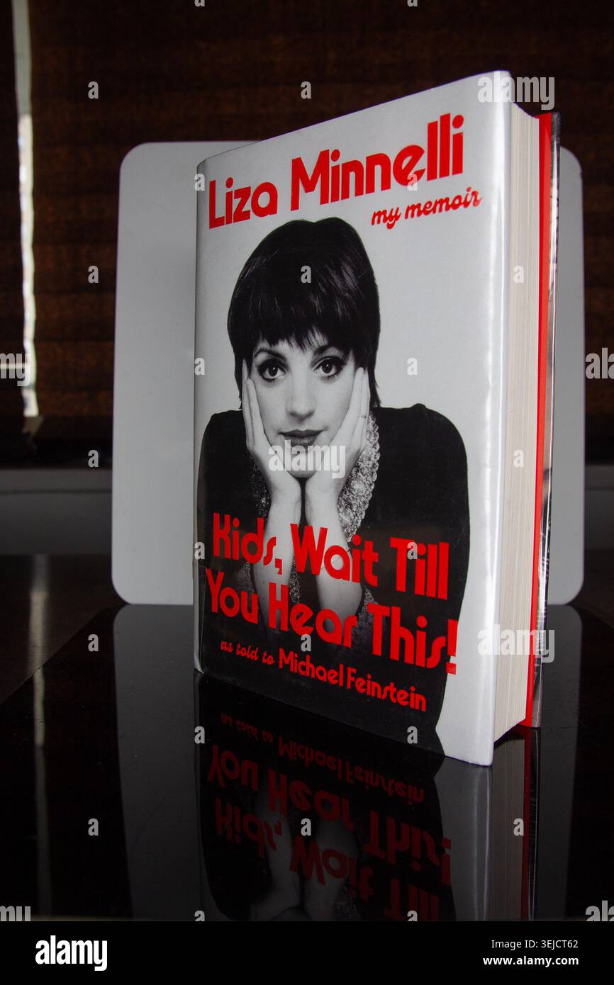28. Mai 2026, New York City, New York, USA: Buch : Liza Minnelli meine Erinnerungen mit dem Autor Michael Feinstein (Credit Image: © Billy Tompkins/ZUMA Press Wire) NUR REDAKTIONELLE VERWENDUNG! Nicht für kommerzielle ZWECKE! Stockfoto