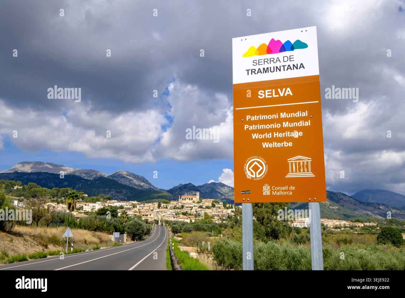 Eintritt in die Sierra de Tramontana, die von der UNESCO zum Weltkulturerbe erklärt wurde, Selva, Mallorca, Balearen, Spanien, Europa Stockfoto