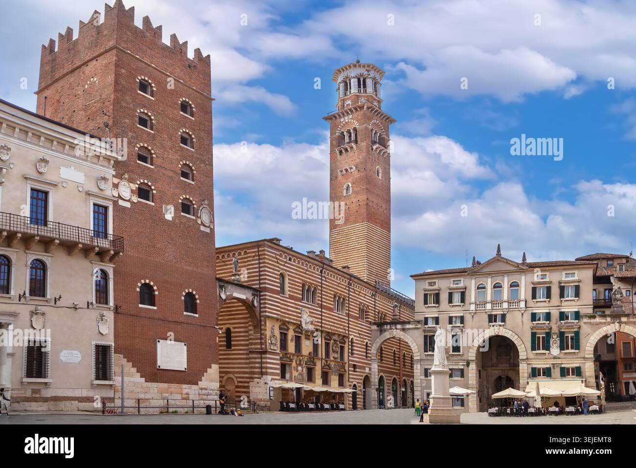 Die Piazza dei Signori ist ein Stadtplatz in Verona, Italien. Stockfoto