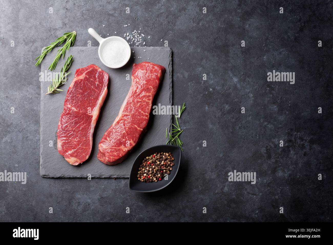 Rohes Striploin-Steak Stockfoto